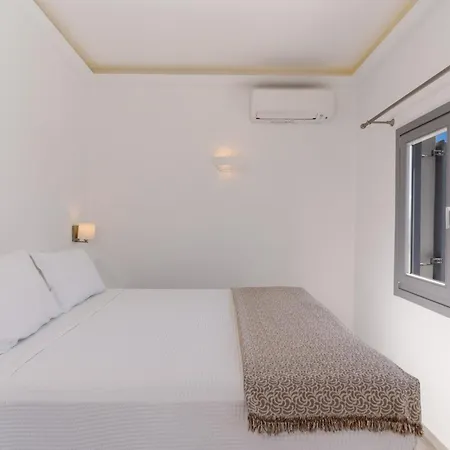 Enalion White Apartment Oia (Santorini)
